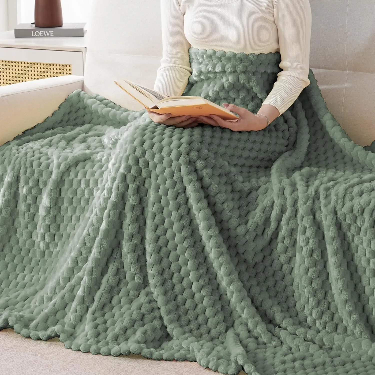 Bnuitland Sage Green Flannel Throw Blanket (50X40 inches), 300 GSM Fleece Cozy Warm Soft Lightweight Bed Sofa Blanket for Babys and Pets, Suitable for All Seasons