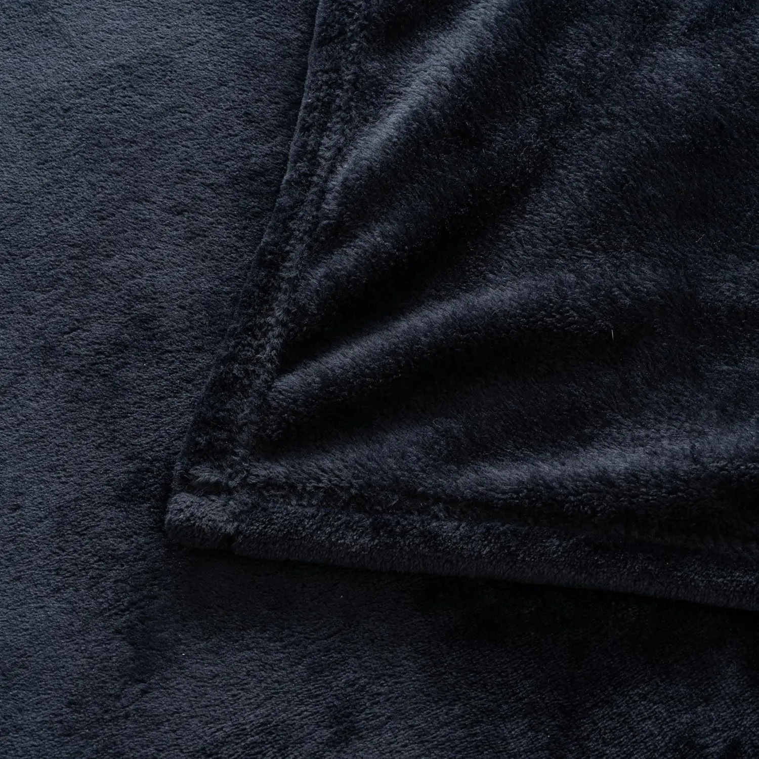 Luxury Fleece Warm Blanket, Soft Lightweight Velvety Plush Blanket for Sofa and Bed, Cozy Comfy for All Seasons(Black, 10890 Inches)