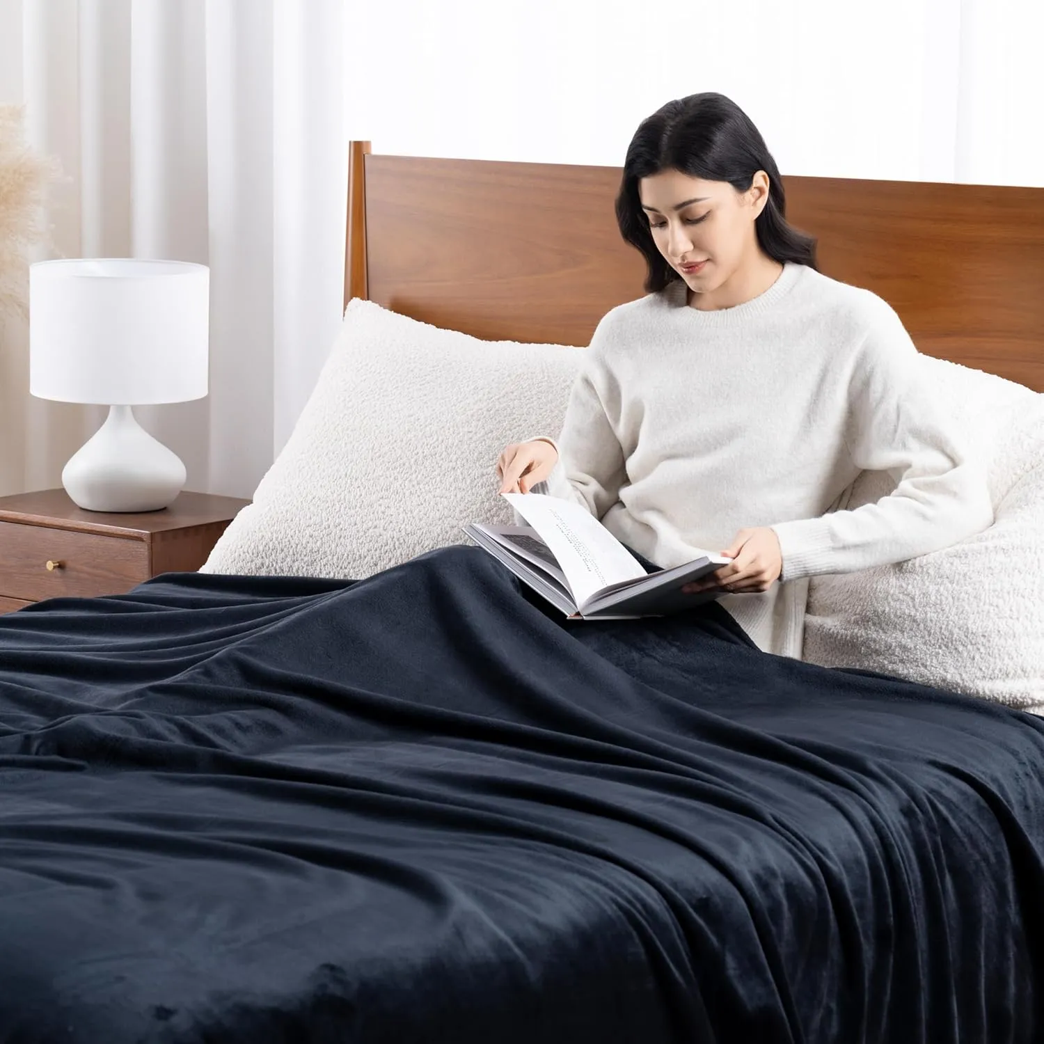 Luxury Fleece Warm Blanket, Soft Lightweight Velvety Plush Blanket for Sofa and Bed, Cozy Comfy for All Seasons(Black, 10890 Inches)