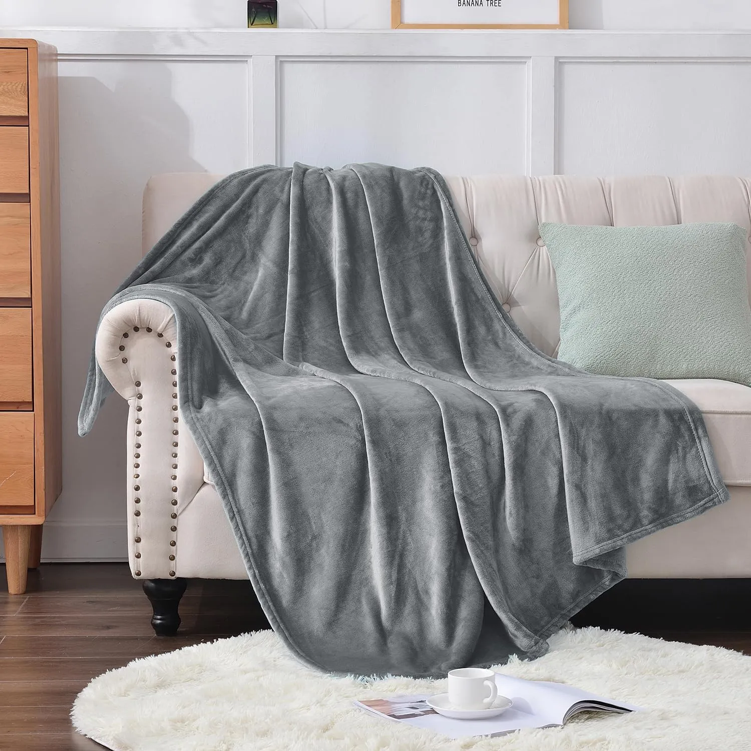 SOCHOW Flannel Fleece Throw Blanket, 340 GSM All Season Super Soft Cozy Blanket for Bed, Sofa or Couch, Grey, 50x70 inches